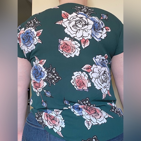 Cute Floral Blouse - Picture 4 of 4